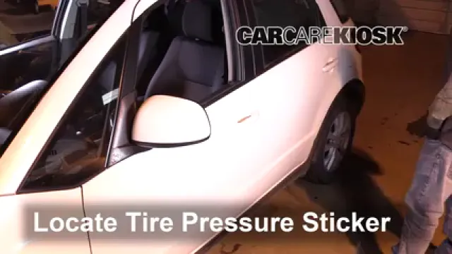 2013 Suzuki SX4 LE 2.0L 4 Cyl. Pneus et roues Vérifier la pression des pneus